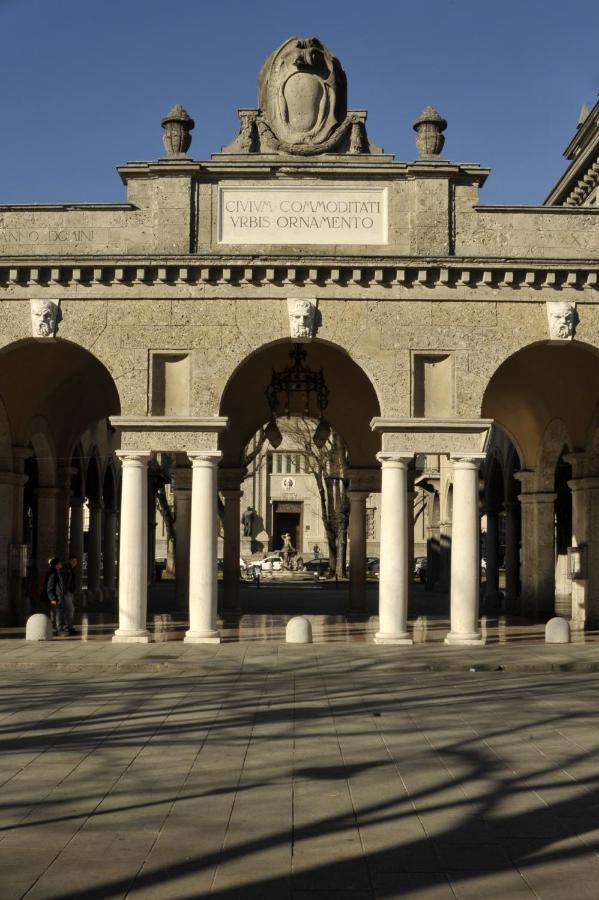 Bergamo Inn 15 エクステリア 写真 The statue of Apollo