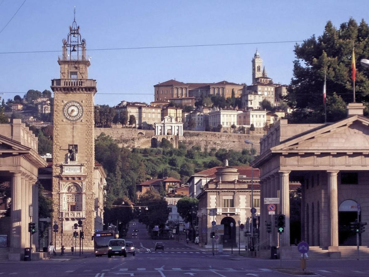 Bergamo Inn 15 エクステリア 写真 The Piazza Garibaldi