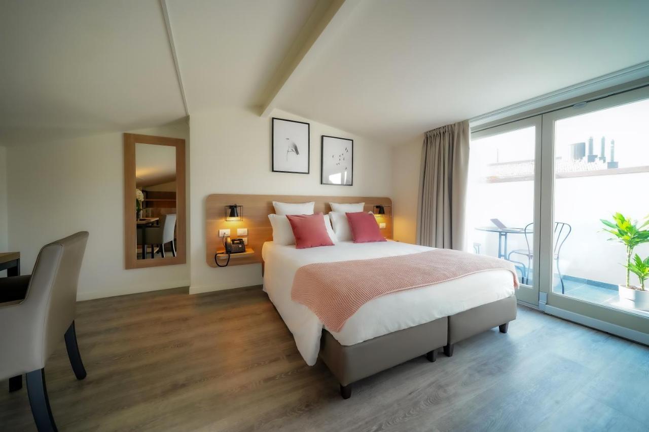 Bergamo Inn 15 エクステリア 写真 A room at the hotel