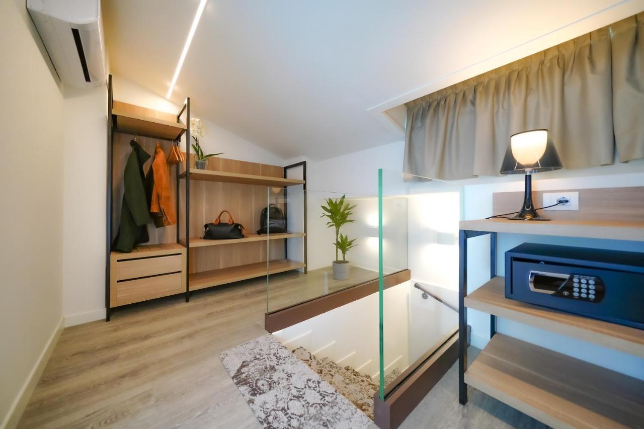 Bergamo Inn 15 エクステリア 写真 A safe in a hotel room