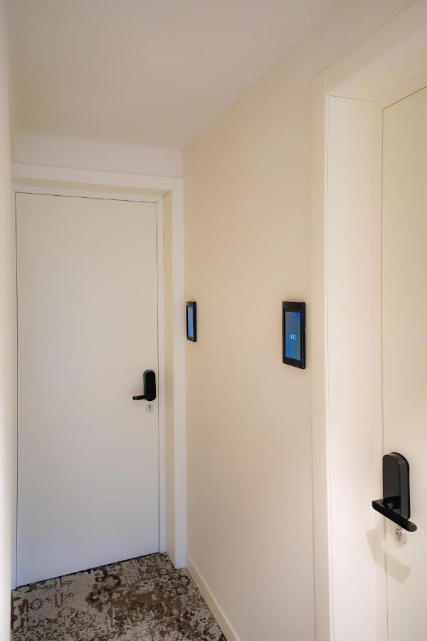 Bergamo Inn 15 エクステリア 写真 A wall mounted tablet